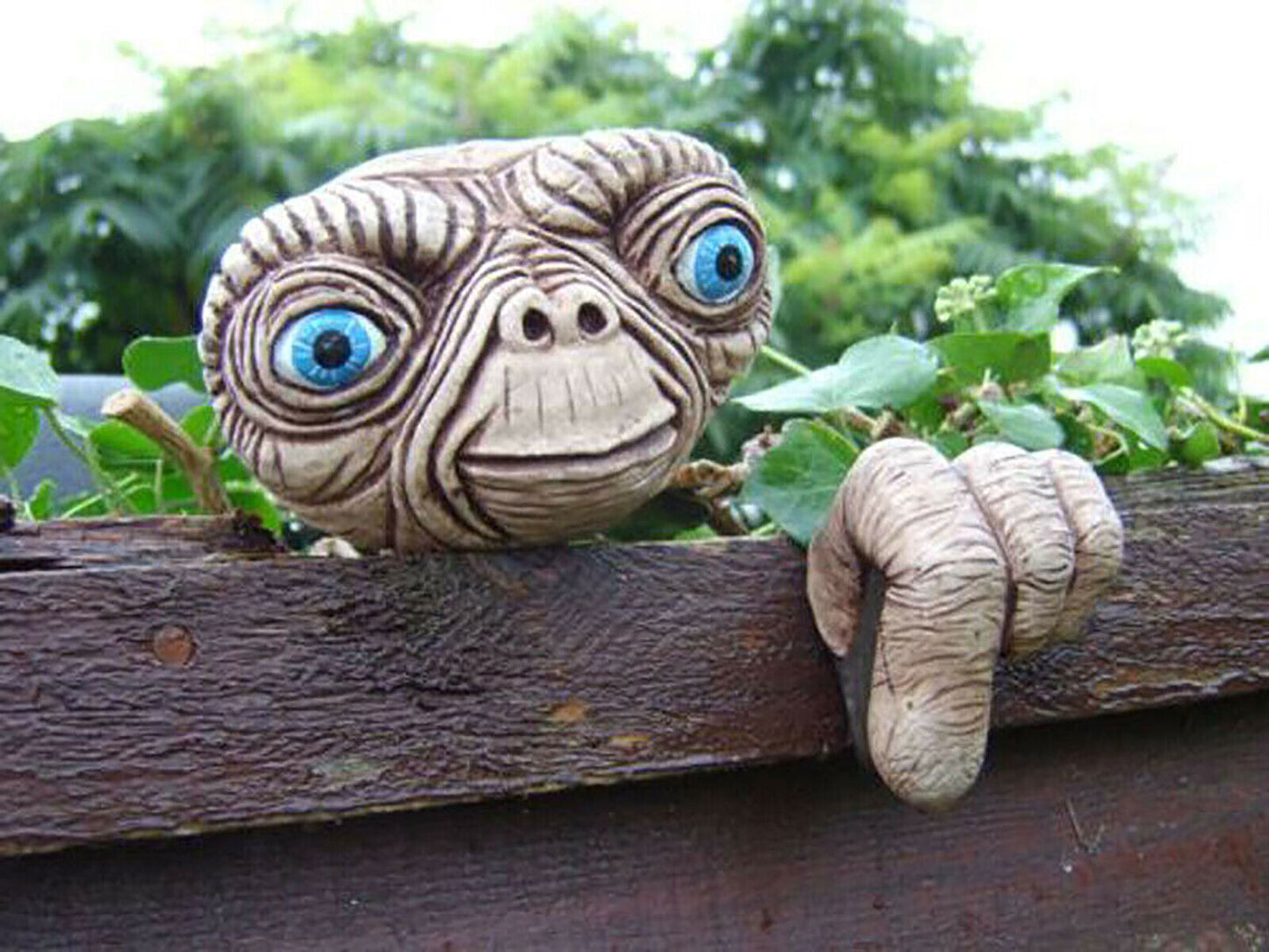 ET Alien Face Finger Garden Ornament